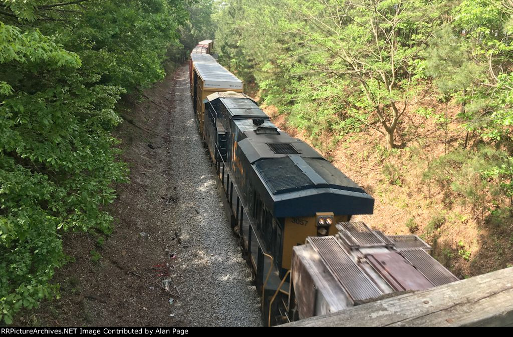 Mid-train CSX 3057